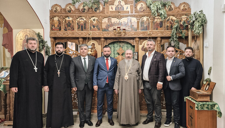Парламентська делегація з Бухареста в Молдові. Фото: Бессарабська митрополія