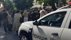 В полицию Черновцов поступило более 10 заявлений о побоях и захвате храма