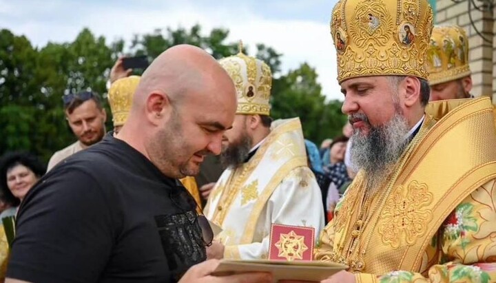 Сергій Думенко нагороджує Сергія Возного. Фото: ФБ Возного