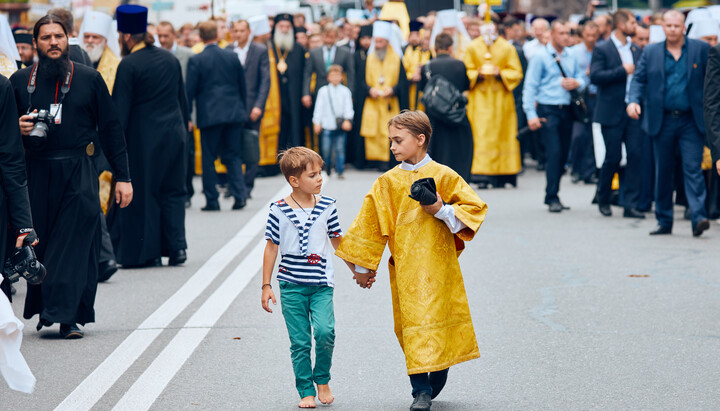 Photo: Children at the All-Ukrainian Cross Procession, 2018. Source: UOJ