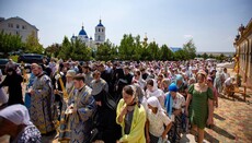 Багатотисячна хресна хода пройшла до монастиря в Одеській області