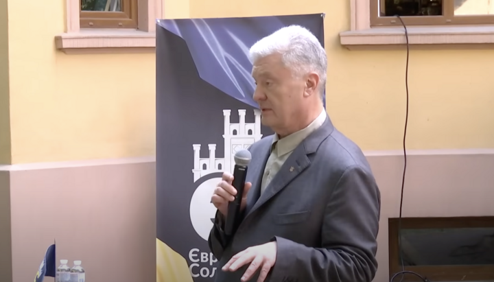 Poroshenko in Chernivtsi. Photo: Poroshenko’s YouTube channel