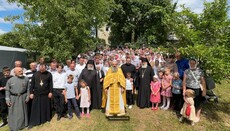 200 вірян у Старих Бросківцях відзначили престольне свято поза храмом