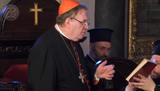 Cardinal recites the Creed during Liturgy at the Phanar