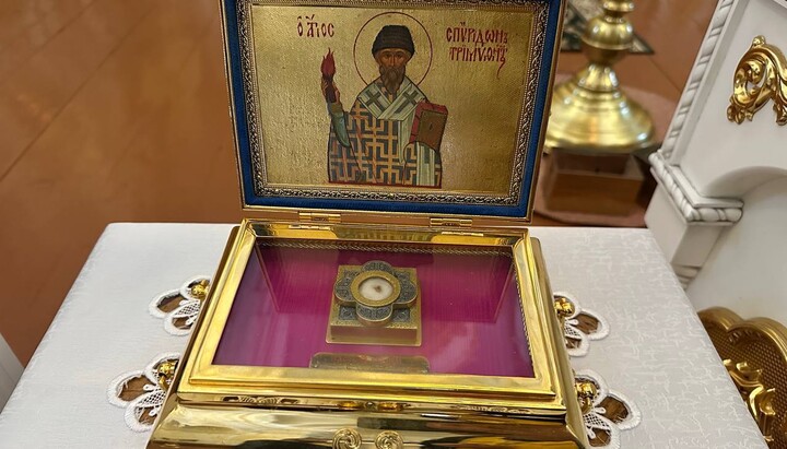 Photo: Reliquary with the holy relics of St. Spyridon of Trimythous. Source: Vinnytsia Eparchy
