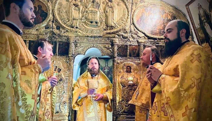 “OCU Lavra abbot” Avraamiy Lotysh in the Church of St. Theodosius of the Caves, Far Caves. Photo: OCU
