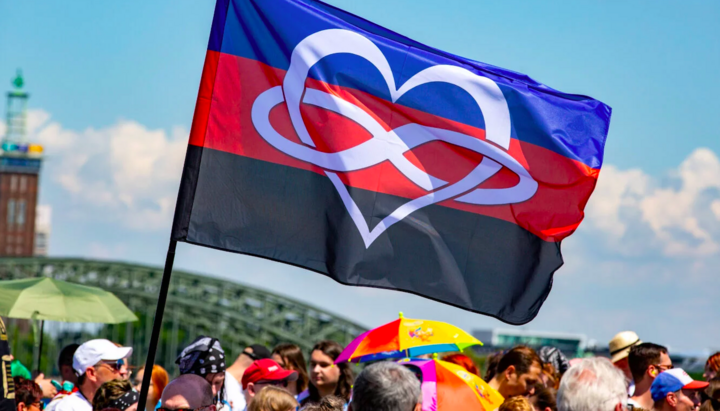 The flag of the polyamory community – a symbol of open relationships between multiple partners at a demonstration in Germany. Photo: baznica.info