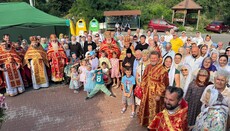 У Вишгороді гнаний прихід відзначив престольне свято біля огорожі храму