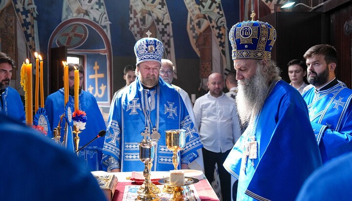 Сербський Патріарх Порфирій на літургії в храмі Святого великомученика Георгія в Бежанії. Фото: Orthdox Times.