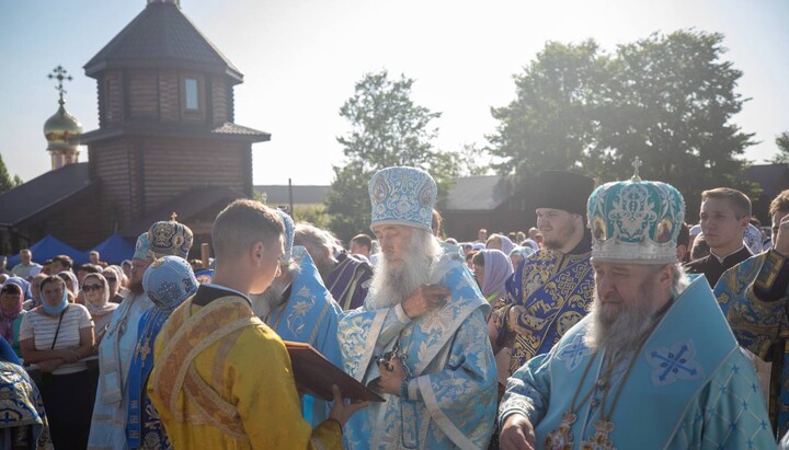 Богослужіння на свято явлення Божої Матері в Йосафатовій долині (Долині хрестів). Фото: Хмельницька єпархія