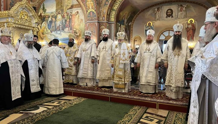 An all-night vigil at the Holy Trinity Cathedral of the Bancheny Monastery. Photo: Facebook page of the Chernivtsi-Bukovyna Eparchy of the UOC