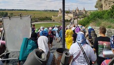 З Кам'янця-Подільського вийшов хресний хід до Почаївської лаври