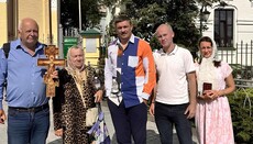 Усик прийшов до Лаври підтримати молитовників УПЦ