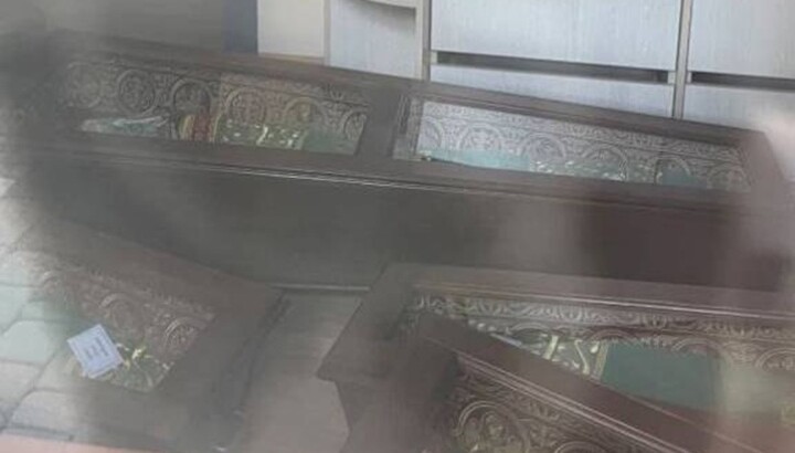 The reliquaries with the Venerable Fathers of the Caves are piled together in one of the rooms under the stairs. Photo: TG channel "Odigitria"