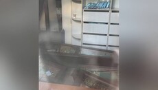 У мережі показали фото з Лаври, де раки з мощами складені під сходами