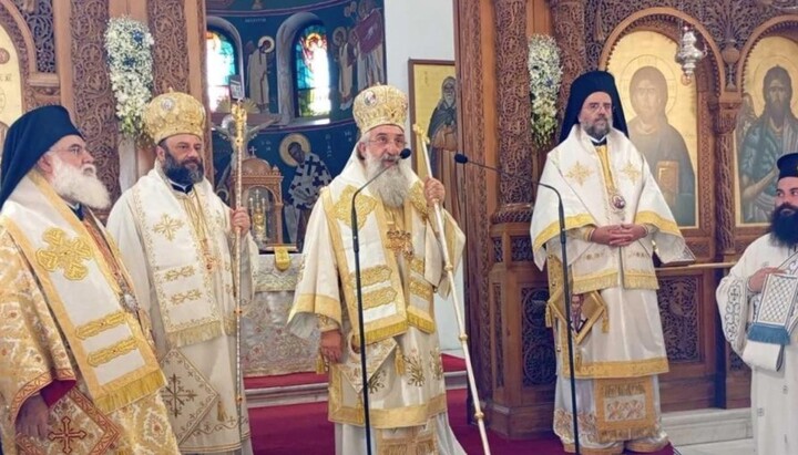 Божественна літургія на Криті під час святкування дня апостола Тита. У центрі – Архієпископ Криту Євгеній. Фото: Orthodoxia News Agency.