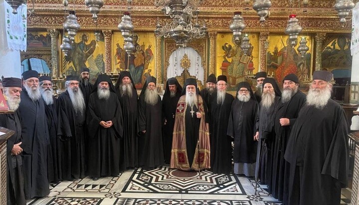Νέος ηγούμενος του Σινά με την αδελφότητα. Φωτογραφία: jerusalem-patriarchate