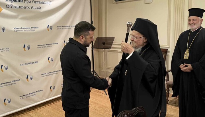 Patriarch Bartholomew says “Glory to Ukraine!” to Zelensky. Photo: Office of the President website