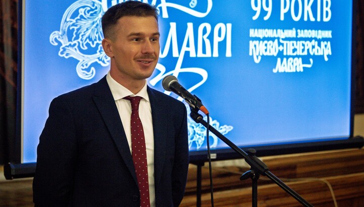 Заступник міністра культури ЛГБТ-активіст Вербицький святкує в Лаврі створення більшовиками музею. Фото: пресслужба заповідника