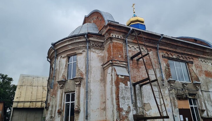Навіщо відбирати чужі храми, якщо ви руйнуєте свої?