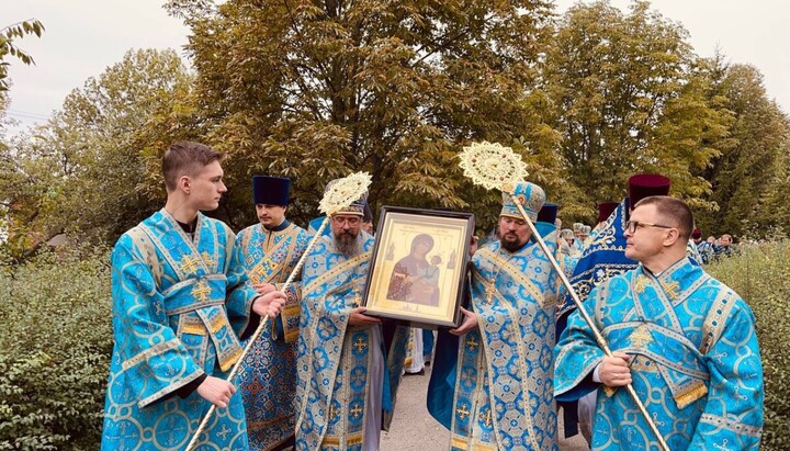 Хресний хід із Мгарським образом Богородиці. Фото: Полтавська єпархія