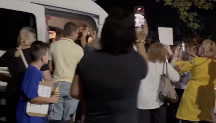 Ukrainians shouting "Shame" at the hierarchs of the Ecumenical Patriarchate in the USA.