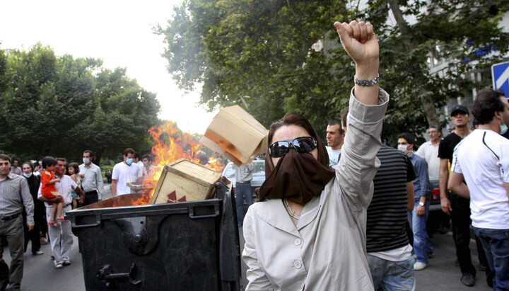 Вуличні протести в Тегерані у 2009 році. Фото: Reuters