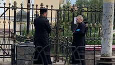 Στο Τσερνιβτσί, προβοκάτορες της ΠЦУ ήρθαν στον καθεδρικό ναό της Ουκρανικής Ορθόδοξης Εκκλησίας (УПЦ) για να «τελέσουν προσευχή».