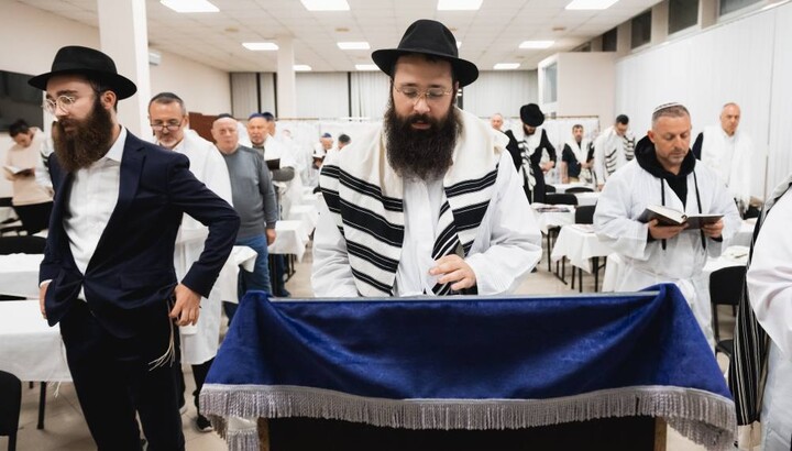 A service in the synagogue in Obolon. Photo: Facebook of the "Kyiv Jewish Community in Obolon"