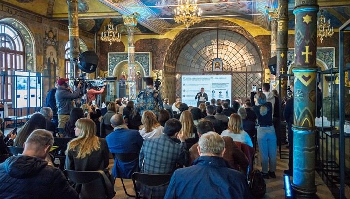 In the Lavra, authorities studies whether Ukrainians have started consuming more Ukrainian content. Photo: Lavra Reserve