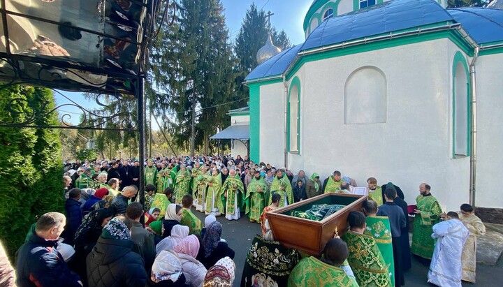 Procession with the relics of St. Alexius of Carpatho-Russia. Photo: Khust Diocese