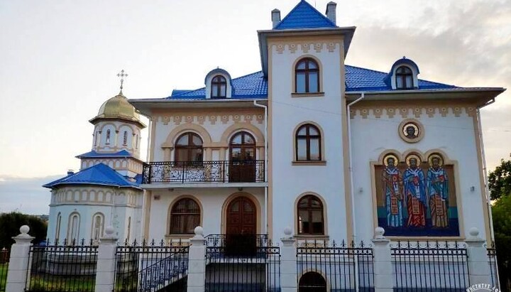 Навчальний корпус Чернівецького православного богословського інституту, де відкрилася Школа євангельської науки і благочестя Української Православної Церкви. Фото: Facebook