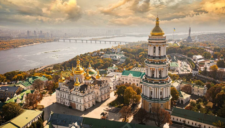 От молитвы к менеджменту: в Лавре – новые «образовательные программы»