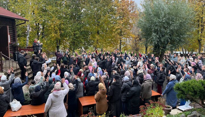 Η ενορία του Ι.Ν. Αγίου Παντελεήμονα της Ουκρανικής Ορθόδοξης Εκκλησίας στο Βίσιγκοροντ. Φωτογραφία: Facebook του πρωθιερέα Διονυσίου Ντενισένκο