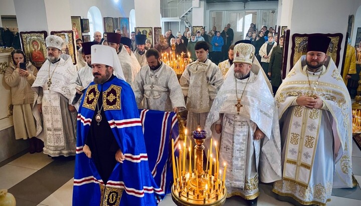 Харківський архієрей після освячення храму в Краснопавлівці. Фото: прес-служба єпархії