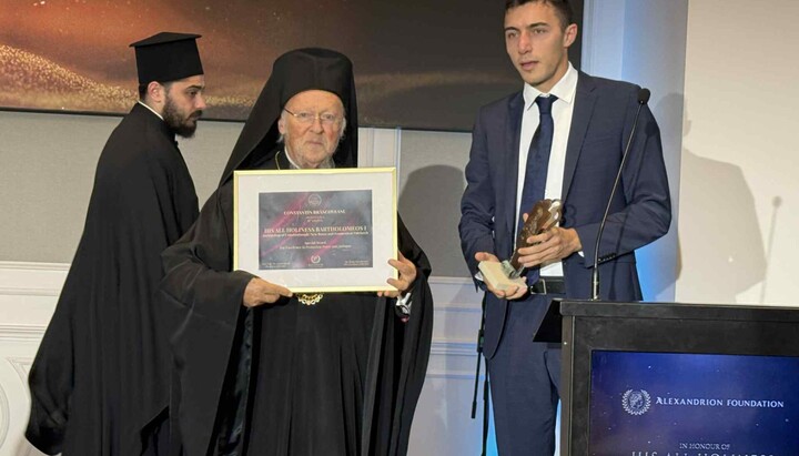 Патріарх Варфоломій у Бухаресті. Фото: Нікос Папахристу