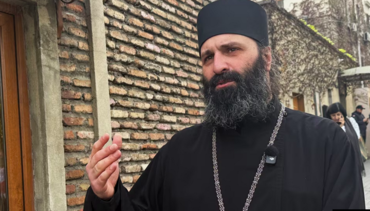 Ο Πατριάρχης Γεωργίας απαγόρευσε σε κληρικό να λειτουργεί λόγω συκοφαντίας κατά της επισκοπής.