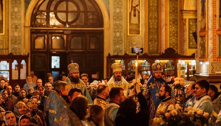 Λειτουργία στον Καθεδρικό Ναό Ευαγγελισμού της Θεοτόκου στο Χάρκοβο. Φωτογραφία: Επισκοπή Χμελνίτσκι