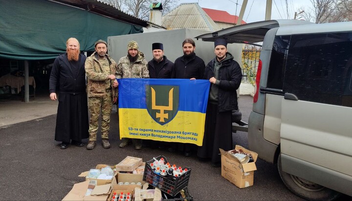 Priests of the Volyn Eparchy delivered humanitarian aid to the defenders of frontline territories. Photo: Official website of the Volyn Eparchy of the UOC.