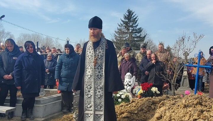 Настоятель Миколаївського храму в Маршенцях. Фото: ФБ-сторінка "Вірні Чернівецько-Буковинської єпархії УПЦ"