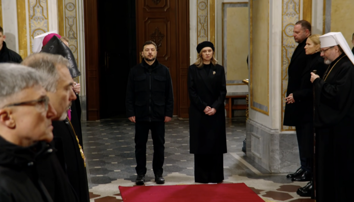 Зеленський з дружиною та Єрмаком в Успенському соборі Лаври. Фото: сайт ОП
