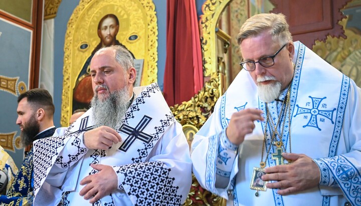 Archbishop of Helsinki together with Dumenko. Photo: OCU