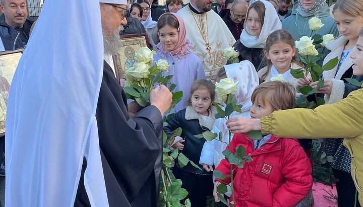 Митрополит Августин на парижском приходе УПЦ. Фото: пресс-служба УПЦ