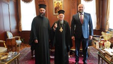 Ο ιεράρχης του Φαναρίου βράβευσε ευεργέτη, τον οποίο αποκαλούσαν εγκληματικό αυθεντία.