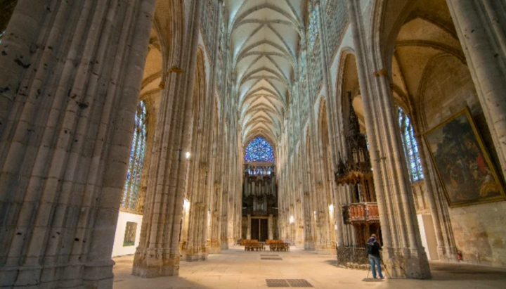 Nave of the Abbey of Saint-Ouen in Rouen, Normandy, France. | Jorge Láscar via Wikimedia (CC BY 2.0)