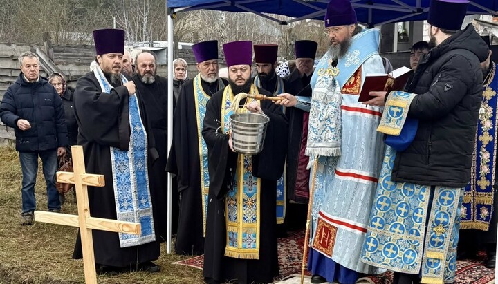 Закладка храму на честь ікони Божої Матері «Всіх Скорботних Радість» у селі Харитонівка. Фото: Житомирська єпархія