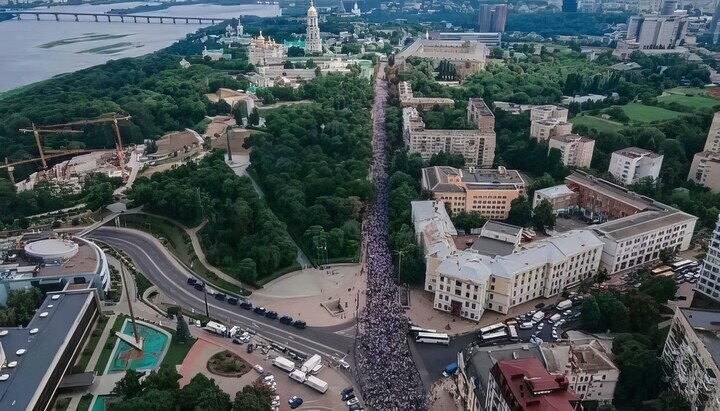 Крестный ход УПЦ в 2021 году по улице Лаврской. Фото: СПЖ