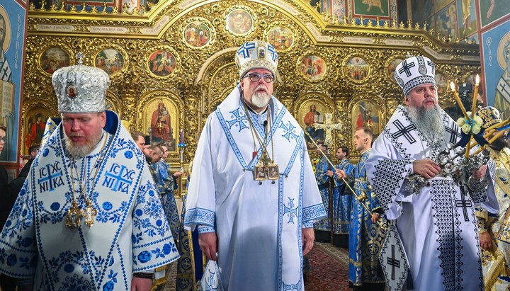 Архиепископ Хельсинки Илия в окружении Зори и Думенко. Фото: ПЦУ