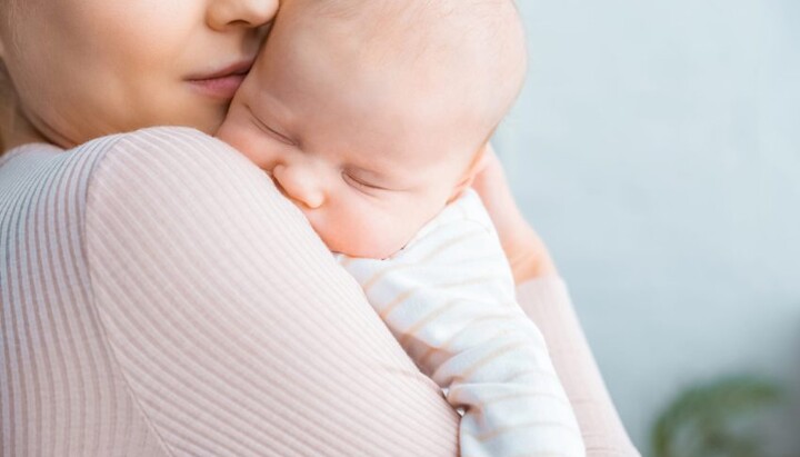 A newborn in the mother’s hands. Illustrative image. Photo: Depositphotos