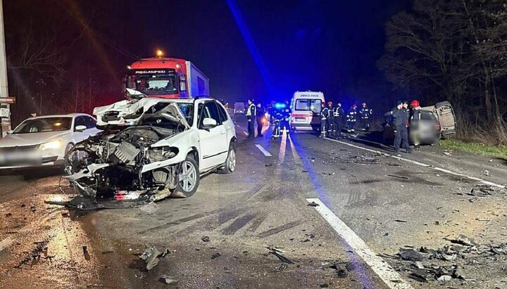 The traffic accident in the village of Bartativ, Lviv region, committed by an OCU cleric. Photo: Police